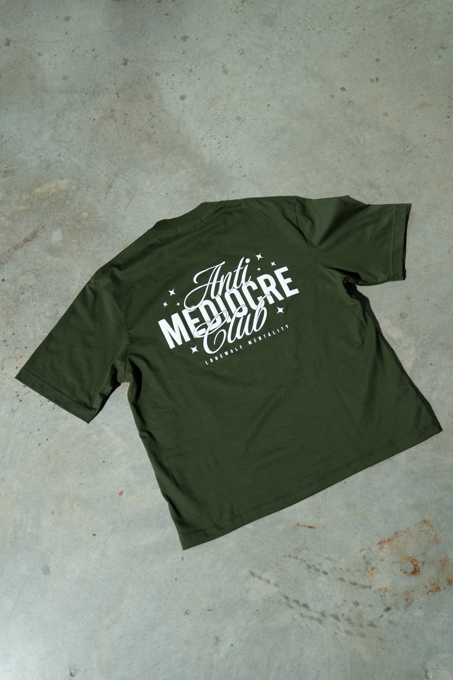 ANTI-MEDIOCRE CLUB OVERSIZED TEE BRONZE GREEN
