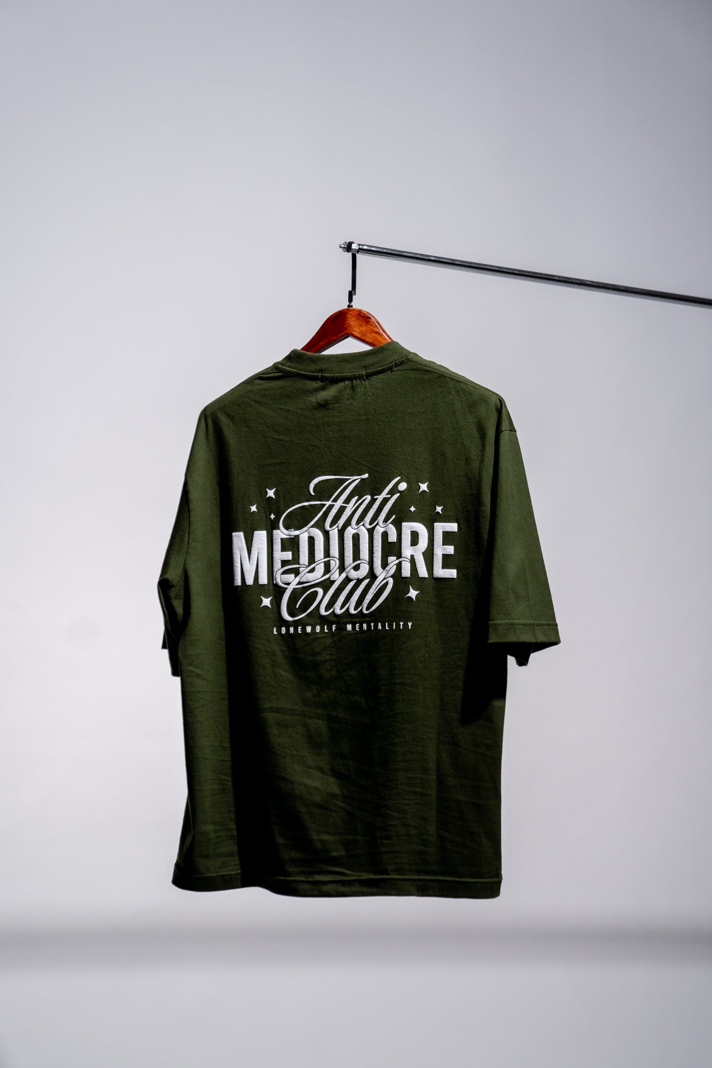 ANTI-MEDIOCRE CLUB OVERSIZED TEE BRONZE GREEN